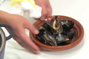 【料理サプリ】食べ方知ってる？ムール貝の白ワイン蒸しの作り方　松本シェフ
