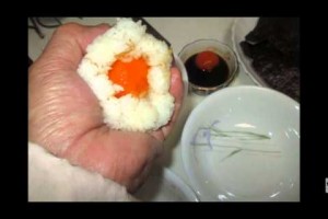 冷凍卵黄入りのオニギリ