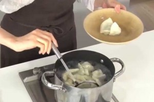 【料理サプリ】手作り餃子ﾚｼﾋﾟ！＜えびと菜の花の水餃子＞　料理研究家・コウ静子さん