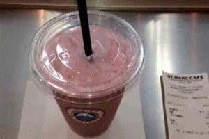 ¥470で飲めるMイチゴバナナスムージー