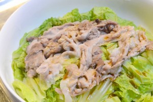 一人暮らしで野菜をとる電子レンジレシピ：豚肉と白菜のレンジ蒸し　　How to make steamed sliced pork and Chinese cabbage
