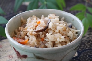 鶏ごぼうの「炊き込みご飯」の作り方（レシピ） – How to make Chicken Takikomi-gohan.