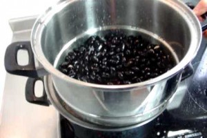 黒豆ダイエット – 韓国式・蒸し黒豆の作り方（レシピ）